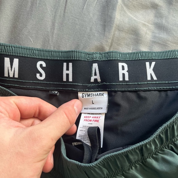 Green gym shark athletic compression shorts - Picture 2 of 4